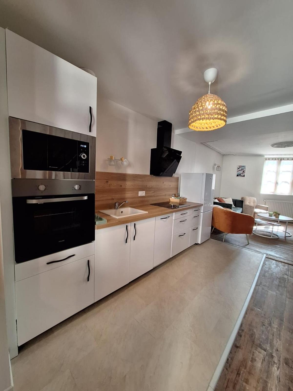 Charmante Maison A 2Min De La Porte St Jacques A Parthenay Eksteriør billede